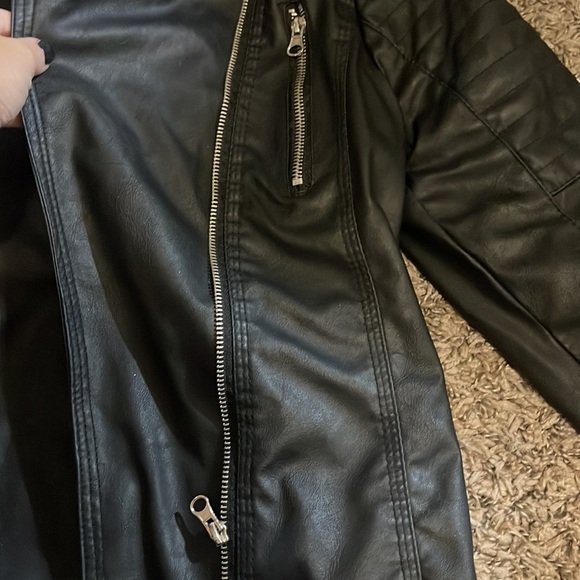 Nice leather jacket - Picture 3 of 4